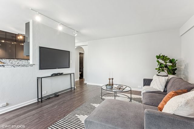 3420 N Lake Shore Drive 16N, Chicago, IL 60657