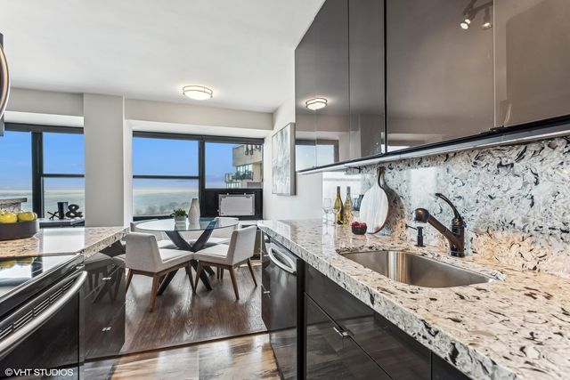 3420 N Lake Shore Drive 16N, Chicago, IL 60657