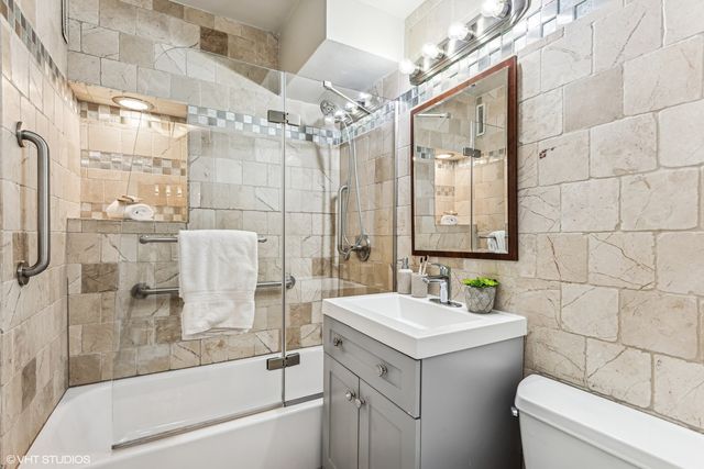 3420 N Lake Shore Drive 16N, Chicago, IL 60657