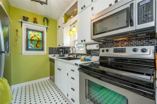 1647 Beaver Avenue, Des Moines, IA 50310