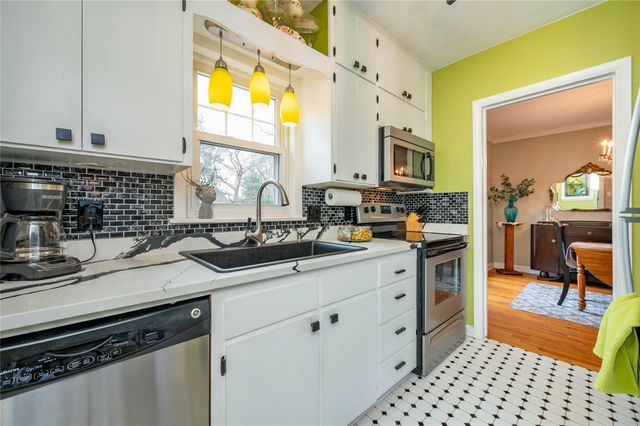 1647 Beaver Avenue, Des Moines, IA 50310