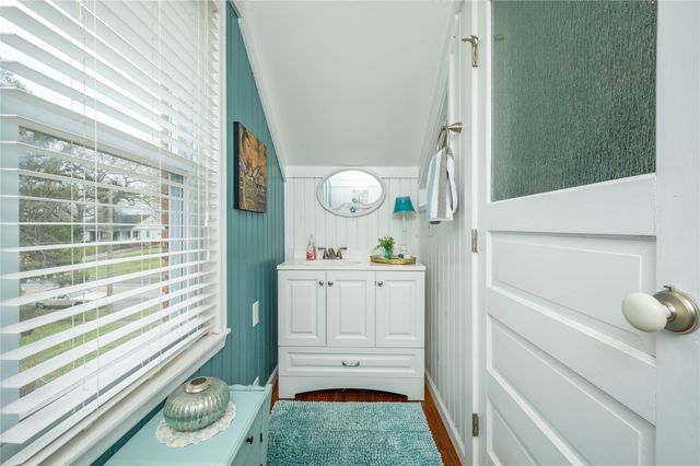 1647 Beaver Avenue, Des Moines, IA 50310