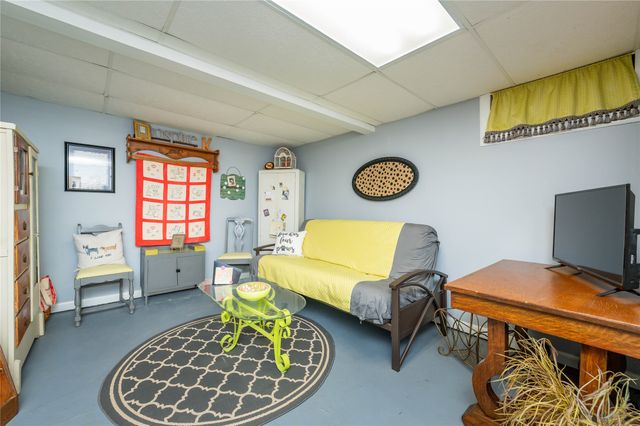 1647 Beaver Avenue, Des Moines, IA 50310