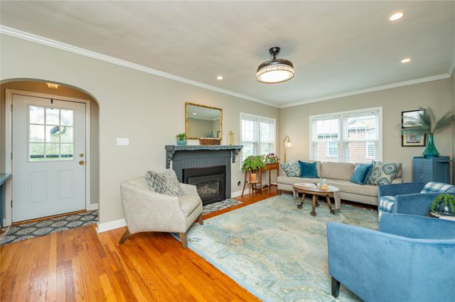 1647 Beaver Avenue, Des Moines, IA 50310