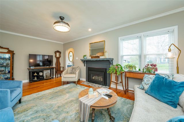 1647 Beaver Avenue, Des Moines, IA 50310