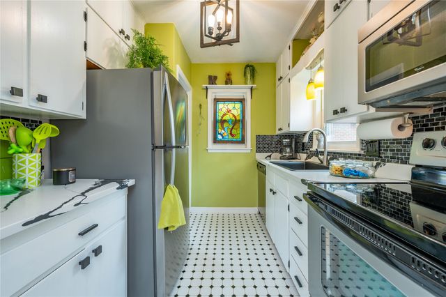 1647 Beaver Avenue, Des Moines, IA 50310