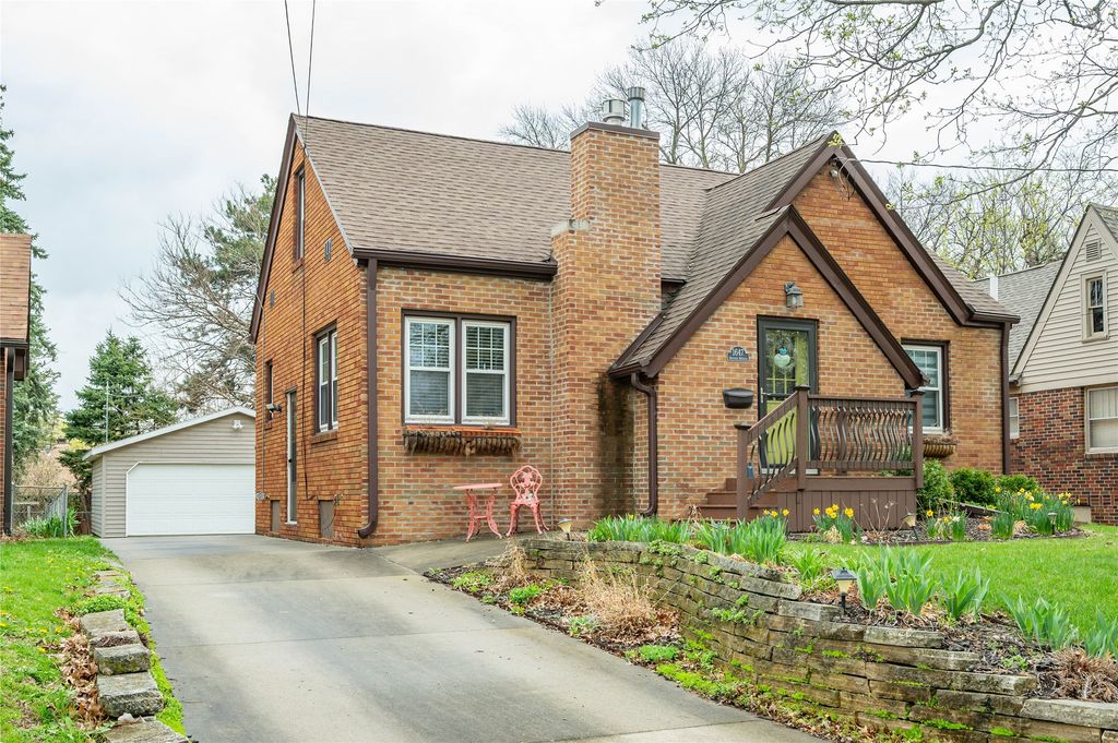 1647 Beaver Avenue, Des Moines, IA 50310