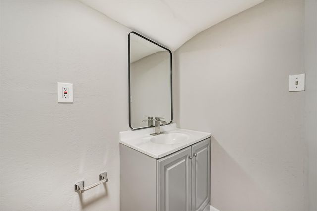 216 Redan Street 6, Houston, TX 77009
