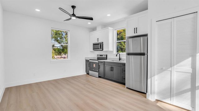 2701 35TH AVENUE N, St Petersburg, FL 33713