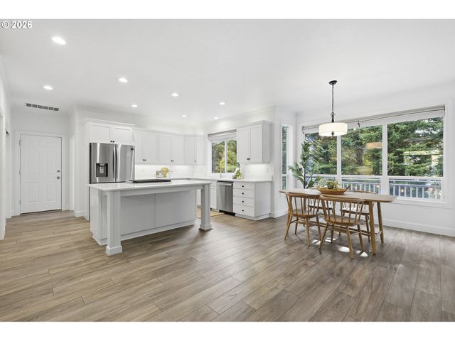 1960 ALPINE Dr, West Linn, OR 97068