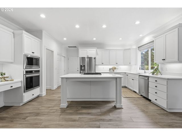 1960 ALPINE Dr, West Linn, OR 97068