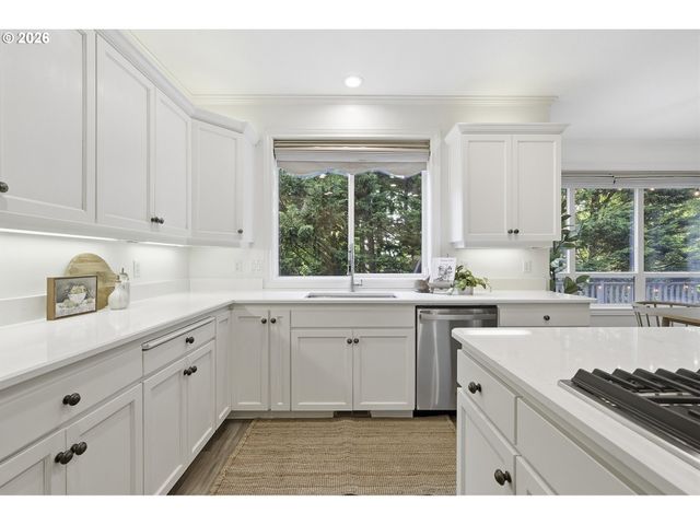 1960 ALPINE Dr, West Linn, OR 97068