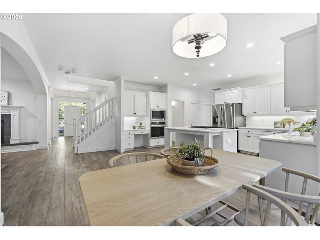 1960 ALPINE Dr, West Linn, OR 97068