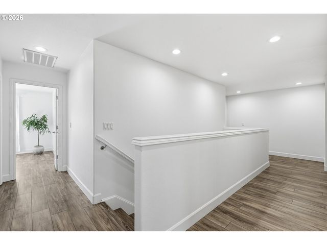 1960 ALPINE Dr, West Linn, OR 97068