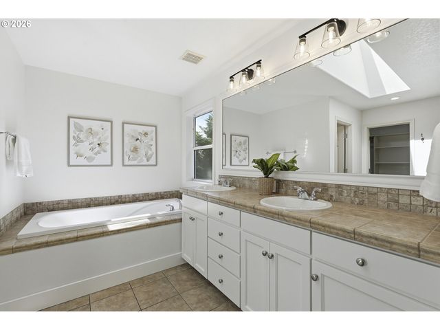 1960 ALPINE Dr, West Linn, OR 97068