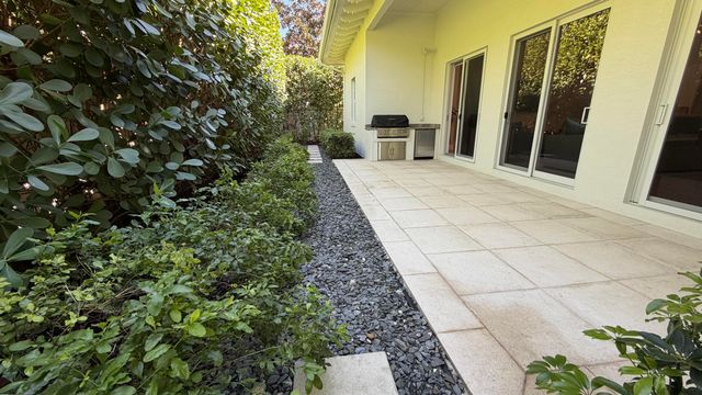 2590 Estates Drive 10, North Palm Beach, FL 33410