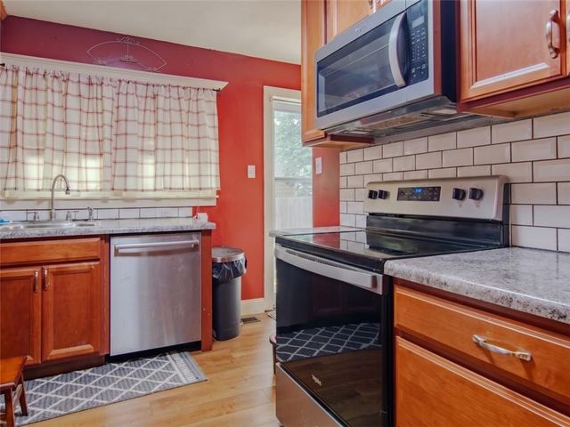 103 E Myrtle Street E, Pleasant Hill, MO 64080