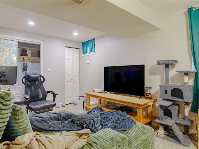 103 E Myrtle Street E, Pleasant Hill, MO 64080