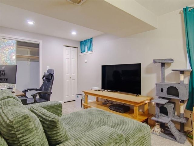 103 E Myrtle Street E, Pleasant Hill, MO 64080