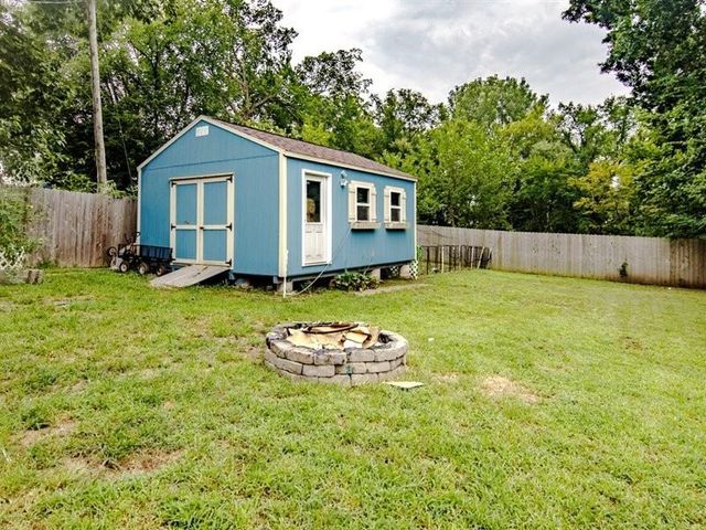 103 E Myrtle Street E, Pleasant Hill, MO 64080