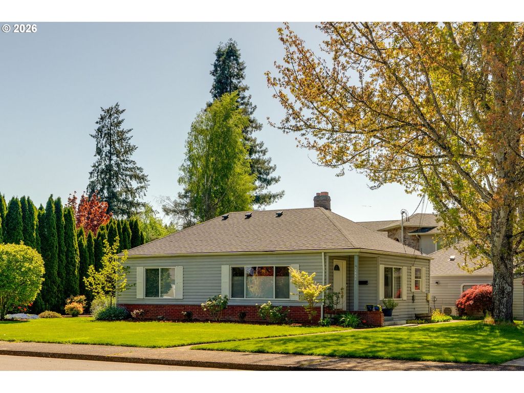 Image 1 of property listing at 1550 Ne 18TH St, Mc Minnville, OR 97128