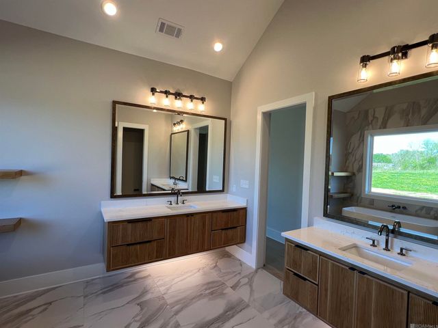 38190 Oakland Dr, Prairieville, LA 70769