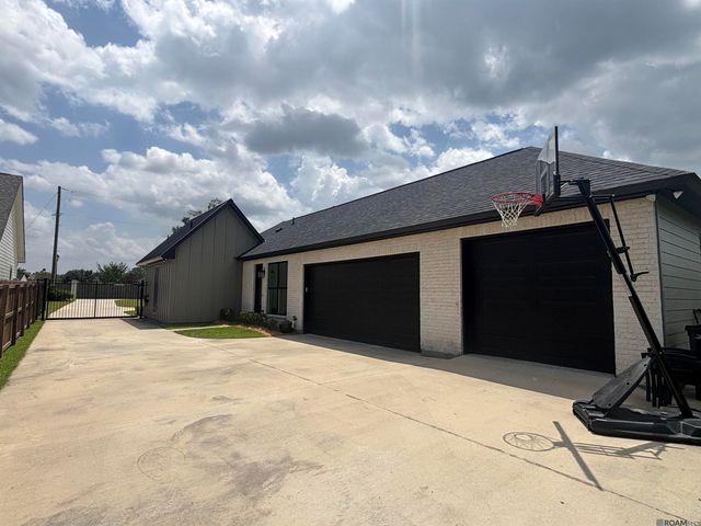 38190 Oakland Dr, Prairieville, LA 70769