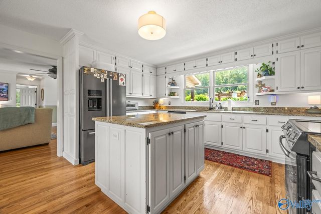 197 Cryer Cove Road, Somerville, AL 35670