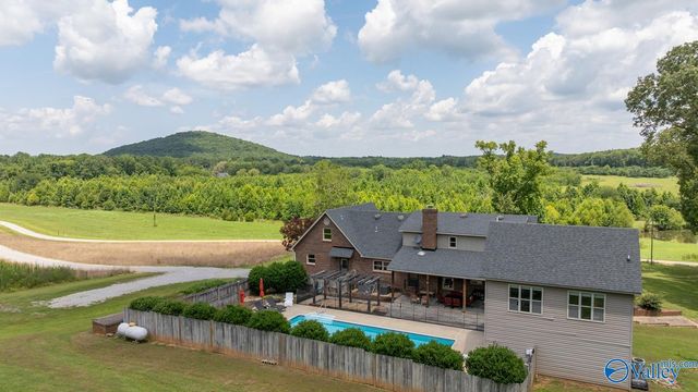 197 Cryer Cove Road, Somerville, AL 35670