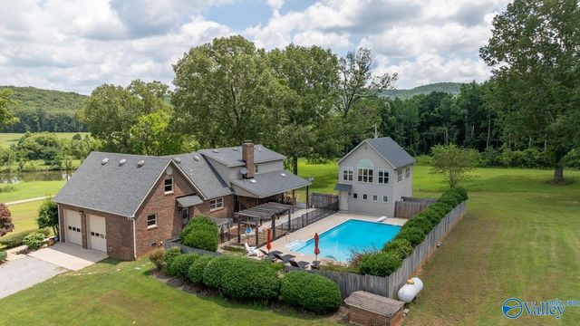 197 Cryer Cove Road, Somerville, AL 35670