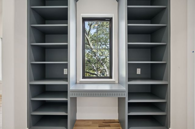 6619 Robin Willow Court, Dallas, TX 75248