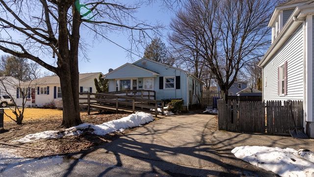 71 Birchland Ave, Pawtucket, RI 02860