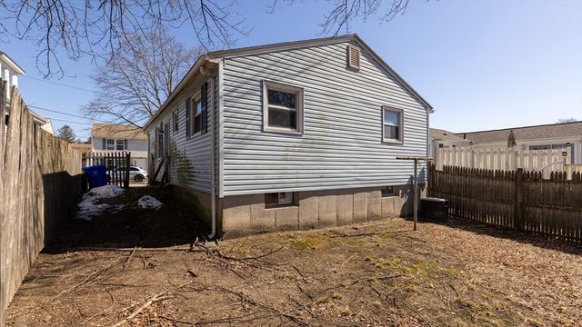 71 Birchland Ave, Pawtucket, RI 02860