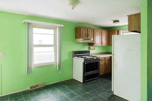 71 Birchland Ave, Pawtucket, RI 02860