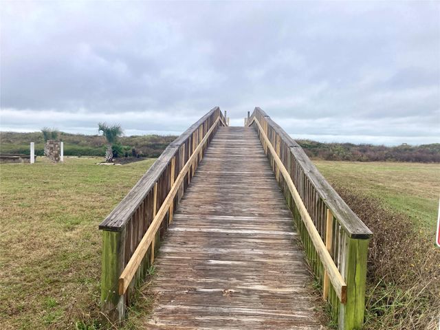 697 Overlook Drive, Crystal Beach, TX 77650