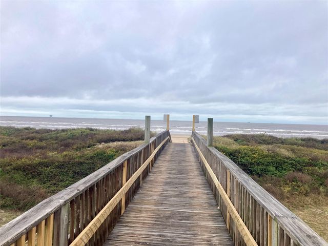 697 Overlook Drive, Crystal Beach, TX 77650