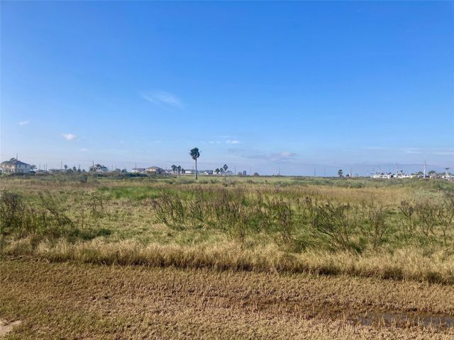 697 Overlook Drive, Crystal Beach, TX 77650