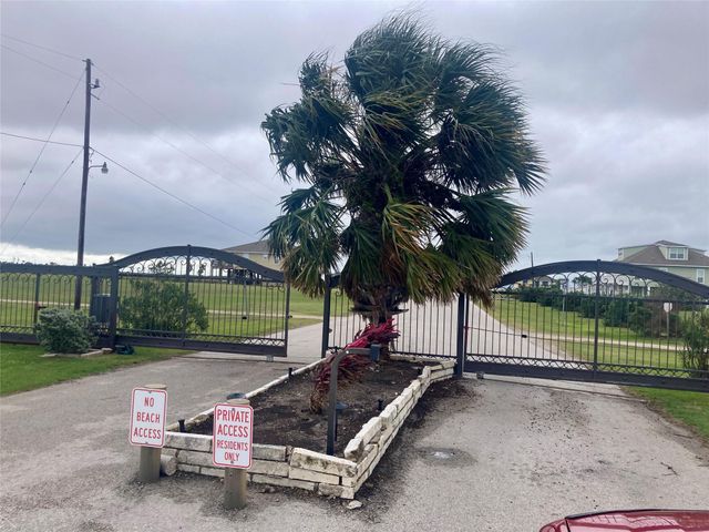 697 Overlook Drive, Crystal Beach, TX 77650