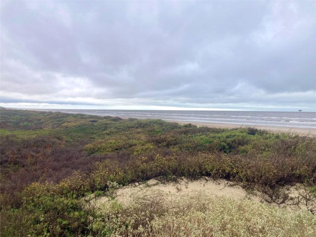 697 Overlook Drive, Crystal Beach, TX 77650