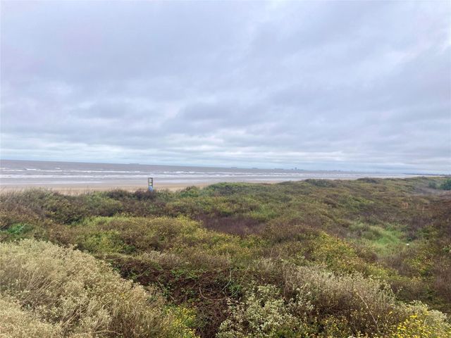 697 Overlook Drive, Crystal Beach, TX 77650