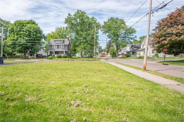 1136 Beardsley Street, Akron, OH 44301