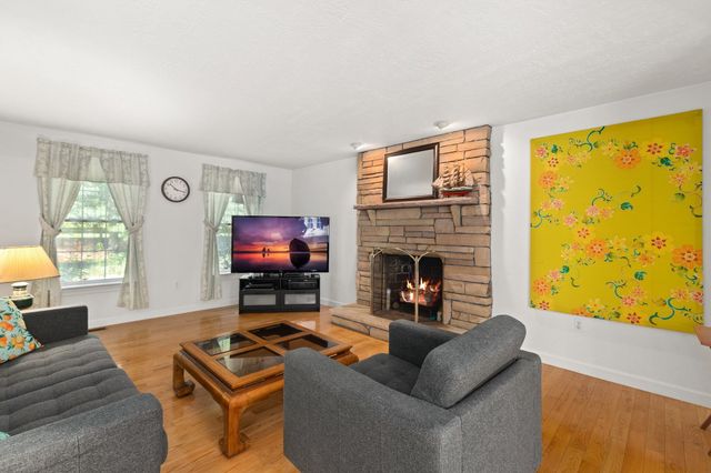 705 Main St, Acton, MA 01720