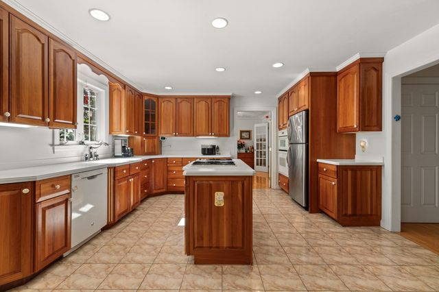 705 Main St, Acton, MA 01720