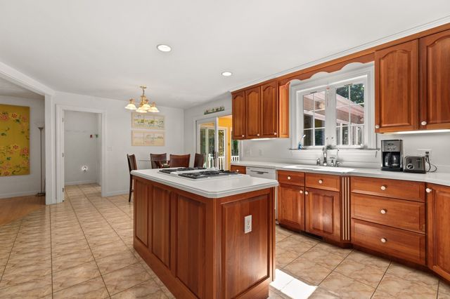 705 Main St, Acton, MA 01720
