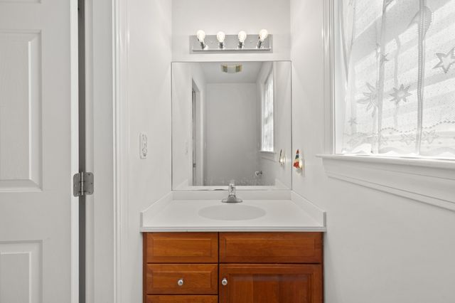 705 Main St, Acton, MA 01720