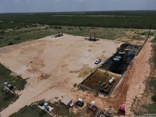 1157 S County Road 337, Charlotte, TX 78011