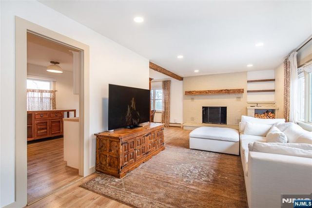 278 French Hill Road, Wayne, NJ 07470