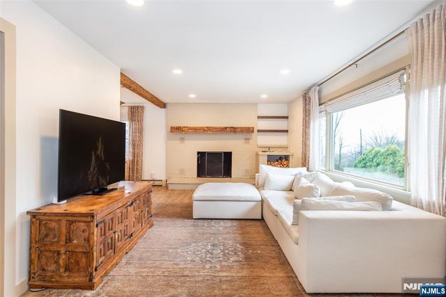 278 French Hill Road, Wayne, NJ 07470