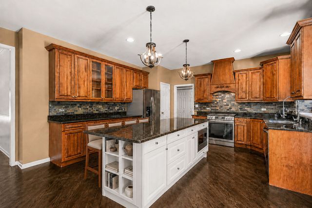 621 Sheffield Circle, Sugar Grove, IL 60554