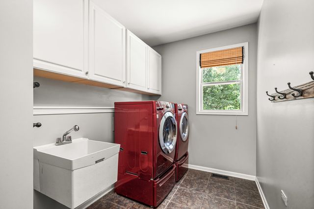 621 Sheffield Circle, Sugar Grove, IL 60554